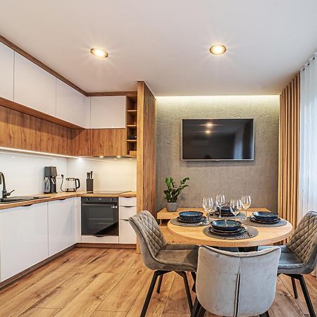 Apartament Labradoryt, Klimatyzacja, Parking Priv Болеславец Экстерьер фото