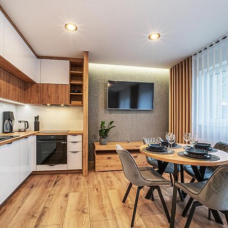 Apartament Labradoryt, Klimatyzacja, Parking Priv Болеславец Экстерьер фото